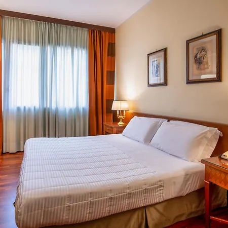 Royal Palace Hotel Mesyna
